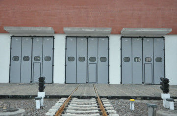 Buy Galvanized steel Industrial Folding Doors Railway EMU Maintenance Station Doors online manufacture