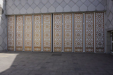 Buy 57mm Thick Industrial Folding Doors Low Maintenance Customizable Pattern online manufacture