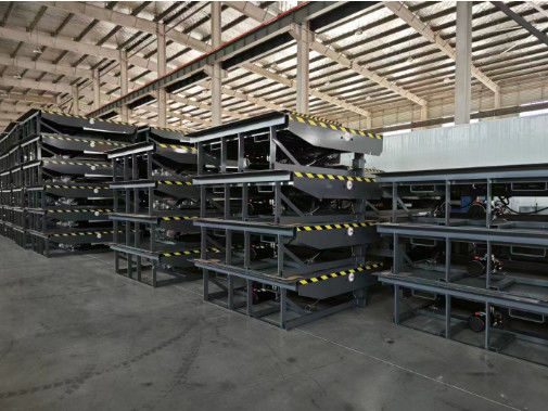 Grey Truck Hydraulic Dock Leveler For Easy Loading And Unloading IP55