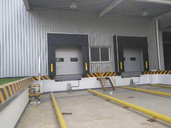 Hydraulic Dock Locks And Levelers Dynamic Load 6800kg / Static Load 13600kg