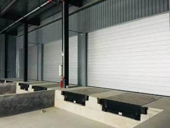 Electric Hydraulic Loading Dock Leveler Dynamic Load 6800kg / Static Load 13600kg