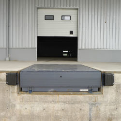 Warehouse Loading Dock Leveler with Adjustable Height High Capacity Secure