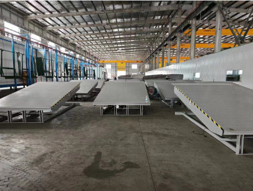 Blue Giant Hydraulic Dock Leveler Automatic Spraying Line Customized Color ISO 9001