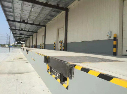 Durable Hydraulic Dock Leveler easy Operation Unloading Loading Dock Truck Levelers