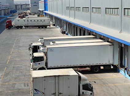ISO 9001 Grey Hydraulic Dock Leveler 6800kg Truck Level Loading Dock