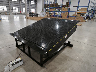 Black Hydraulic Dock Leveler Customizable Hydraulic Dock Lift Platform